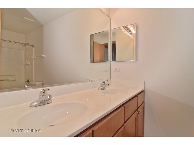 138 Stanton Dr, Bartlett, IL 60103 photo 16