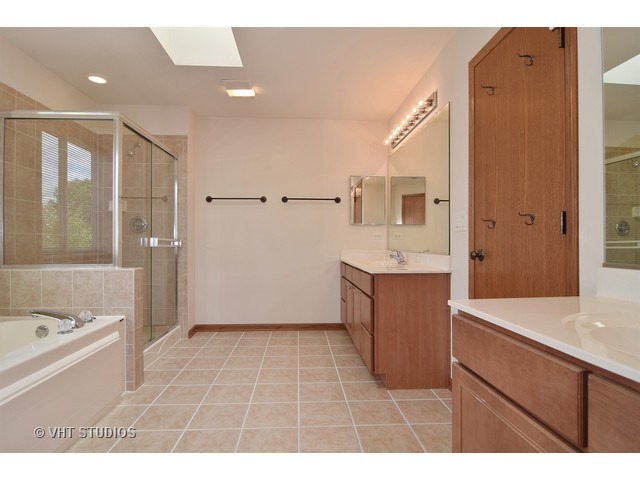 138 Stanton Dr, Bartlett, IL 60103 photo 13
