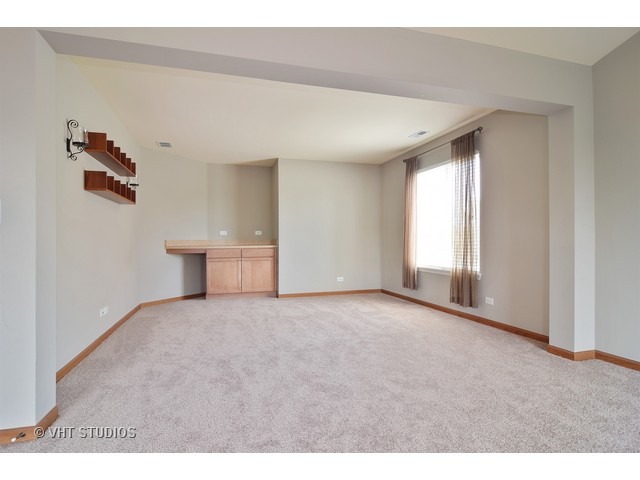138 Stanton Dr, Bartlett, IL 60103 photo 12