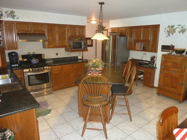 720 Red Maple Ln, Roselle, IL 60172 photo 6