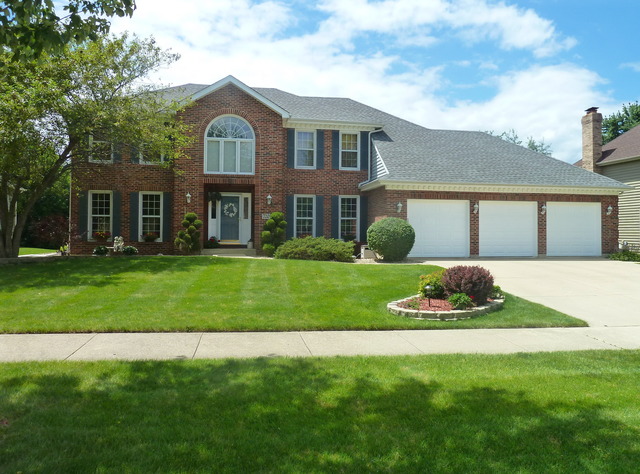 720 Red Maple Ln, Roselle, IL 60172 photo 1