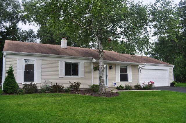 142 E Mcclellan Ct, Bartlett, IL 60103 photo 1
