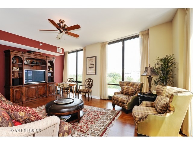233 E 13th St #706, Chicago, IL 60605 photo 2