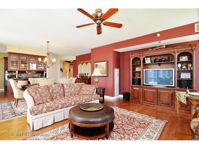 233 E 13th St #706, Chicago, IL 60605 photo 4