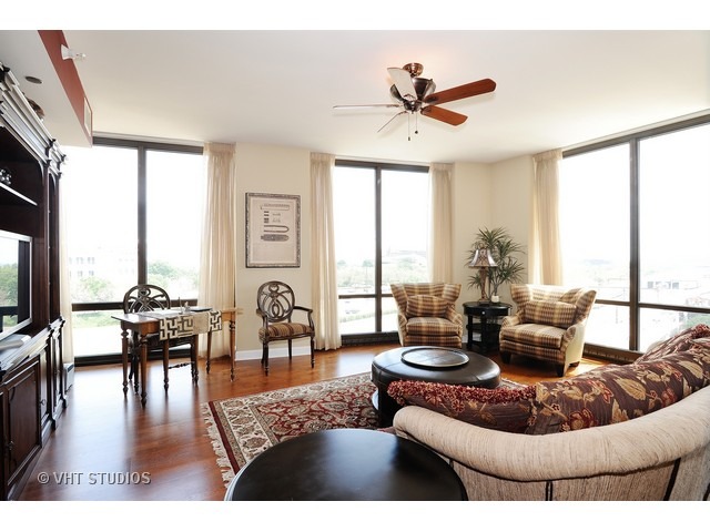 233 E 13th St #706, Chicago, IL 60605 photo 1