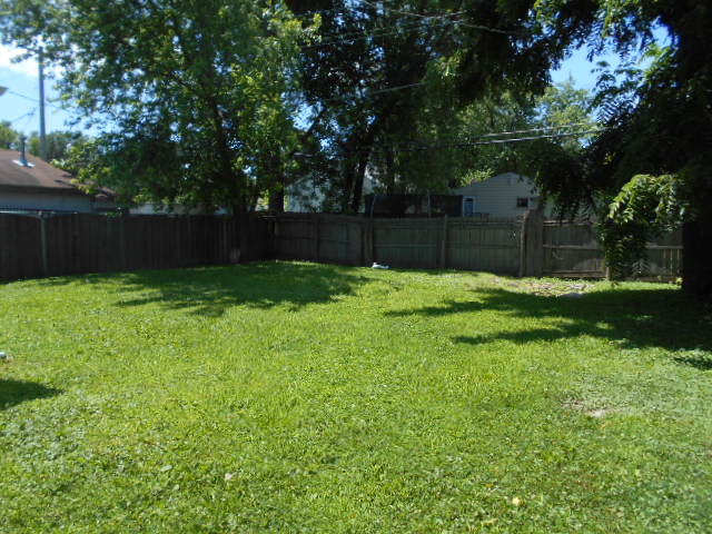 1229 Pleasant Pl, Aurora, IL 60505 photo 2