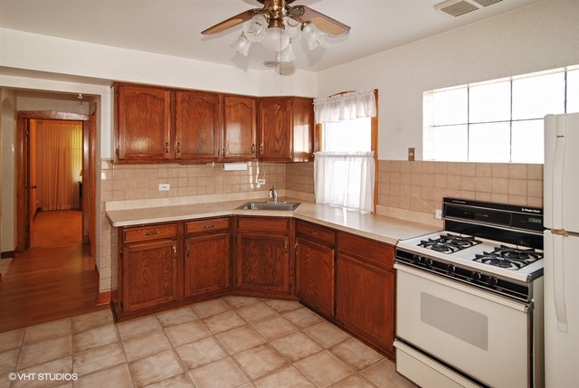 2228 Forest Ave, Riverside, IL 60546 photo 4
