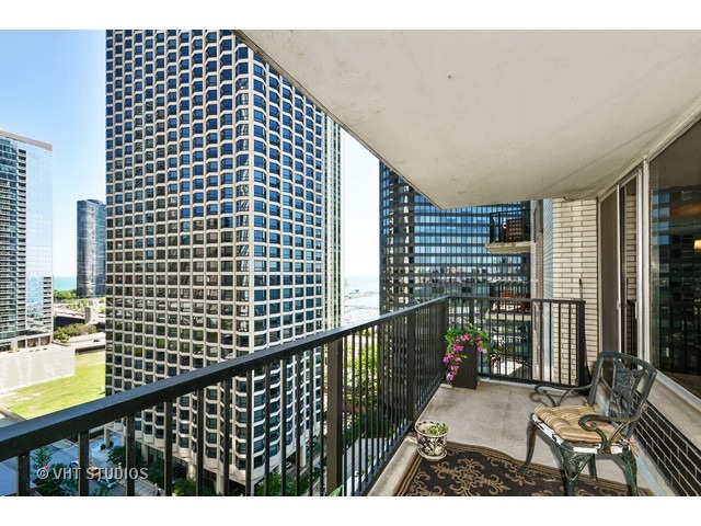 400 E Randolph St #2008, Chicago, IL 60601 photo 9