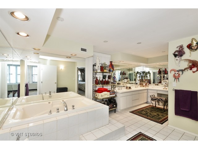 400 E Randolph St #2008, Chicago, IL 60601 photo 5