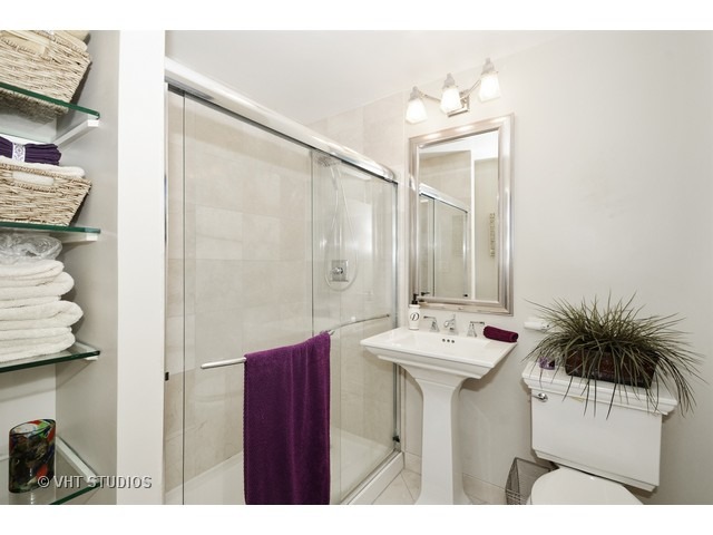 400 E Randolph St #2008, Chicago, IL 60601 photo 7