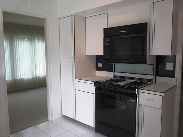2052 E Parkview Cir, Hoffman Estates, IL 60169 photo 3