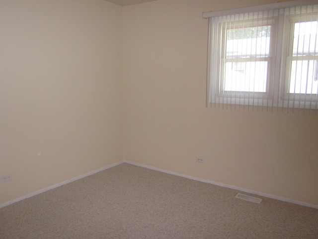 2052 E Parkview Cir, Hoffman Estates, IL 60169 photo 12
