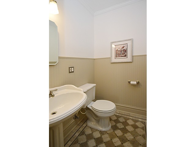 135 Akenside Rd, Riverside, IL 60546 photo 11