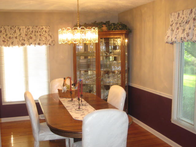 18 Greenridge Rd, Elgin, IL 60120 photo 2