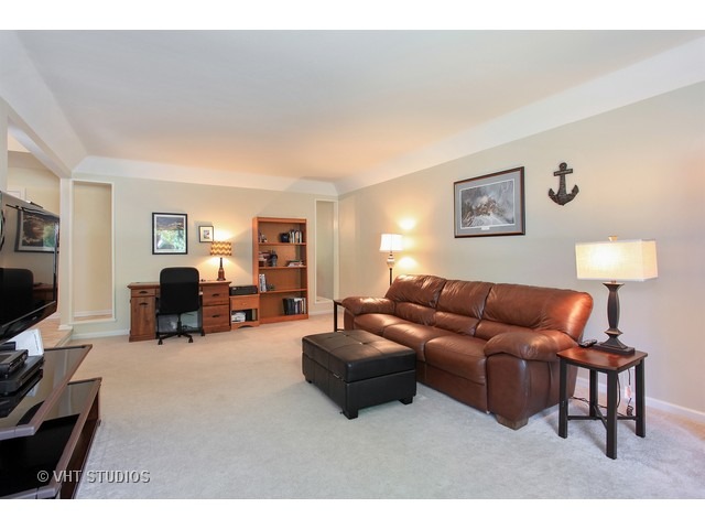 855 Warwick Rd, Deerfield, IL 60015 photo 4