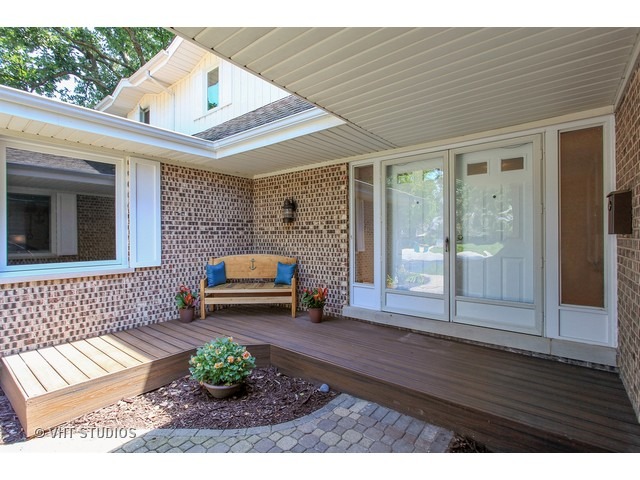855 Warwick Rd, Deerfield, IL 60015 photo 2