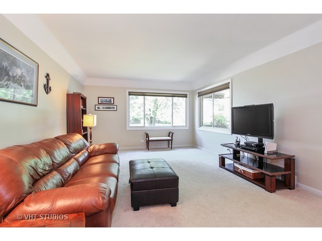 855 Warwick Rd, Deerfield, IL 60015 photo 5