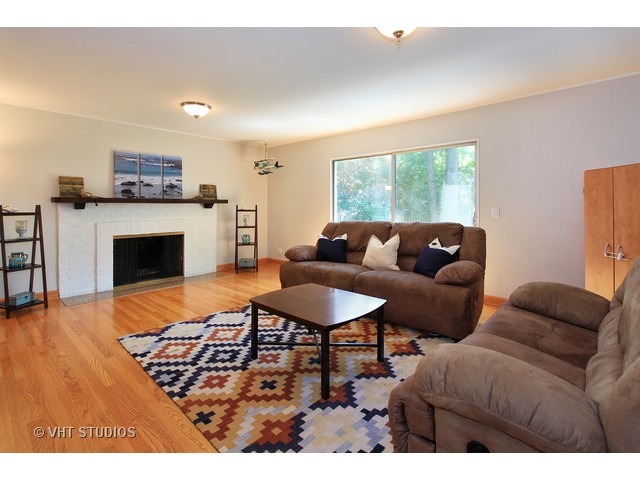 855 Warwick Rd, Deerfield, IL 60015 photo 9