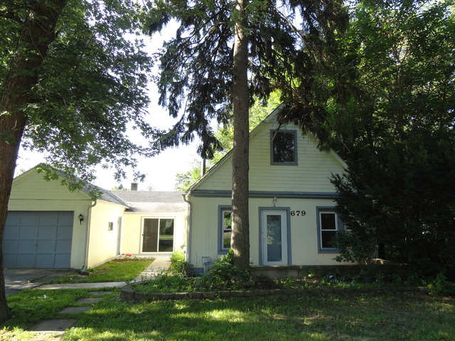 679 Parkway Ave, Elgin, IL 60120 photo 1