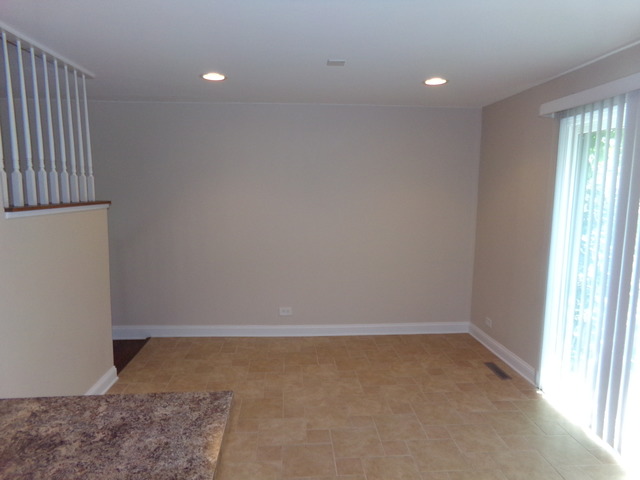 8911 Robin Dr #d, Des Plaines, IL 60016 photo 3