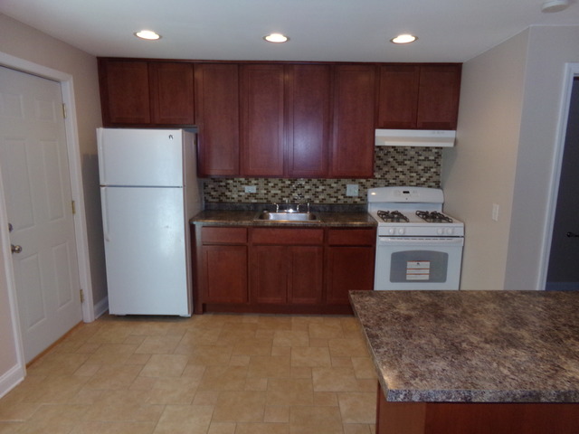 8911 Robin Dr #d, Des Plaines, IL 60016 photo 2