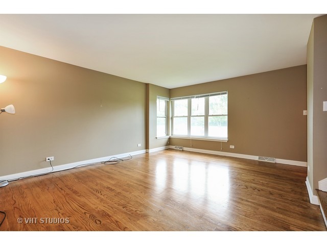 494 E Vallette St, Elmhurst, IL 60126 photo 2