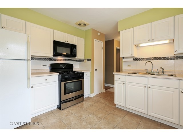 494 E Vallette St, Elmhurst, IL 60126 photo 3