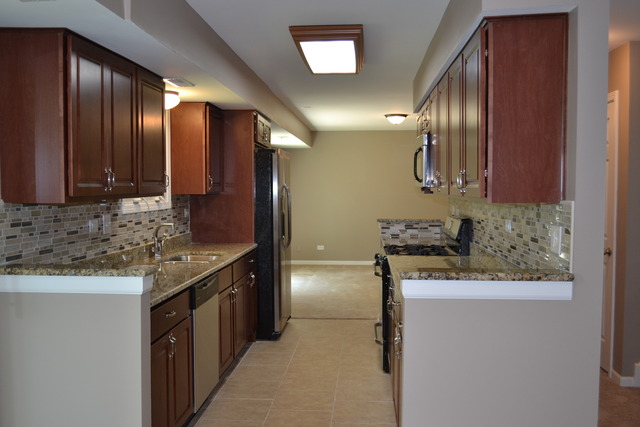 631 Darien Ct, Hoffman Estates, IL 60169 photo 3
