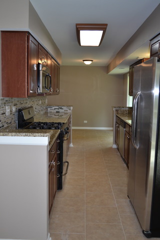 631 Darien Ct, Hoffman Estates, IL 60169 photo 4