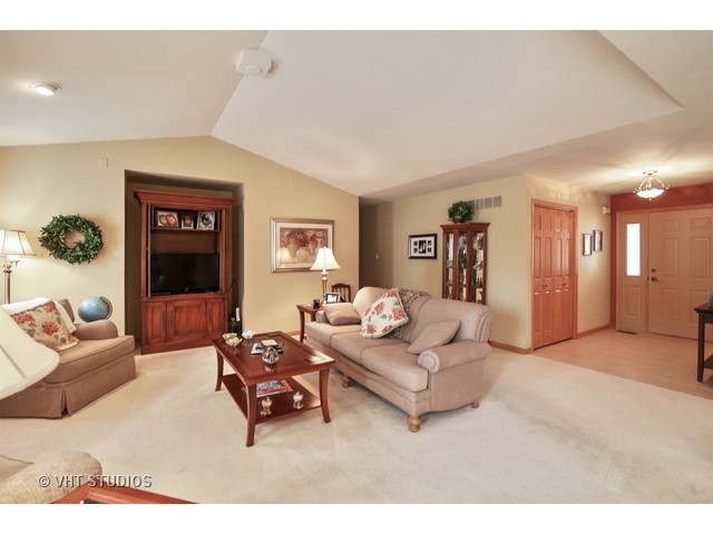 317 W Ashton Dr, Maple Park, IL 60151 photo 3