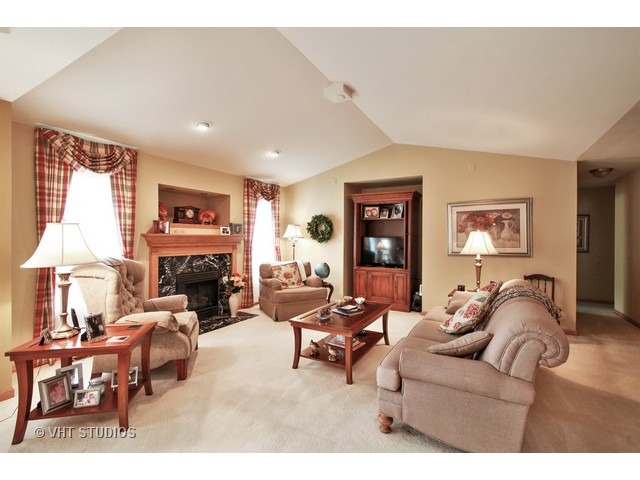 317 W Ashton Dr, Maple Park, IL 60151 photo 2