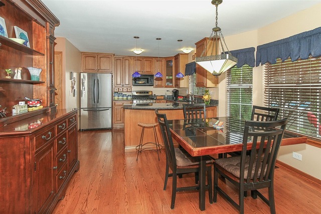 677 Morning Glory Ln, Bartlett, IL 60103 photo 10