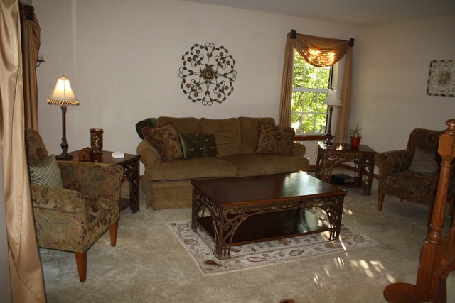 525 Surrey Ridge Dr, Cary, IL 60013 photo 2