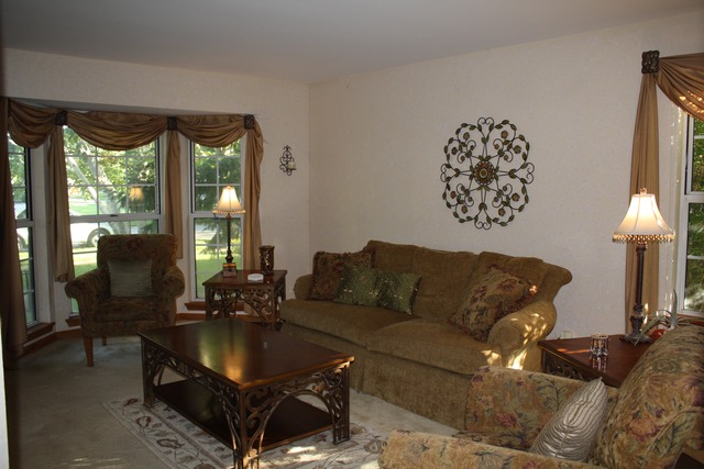 525 Surrey Ridge Dr, Cary, IL 60013 photo 1