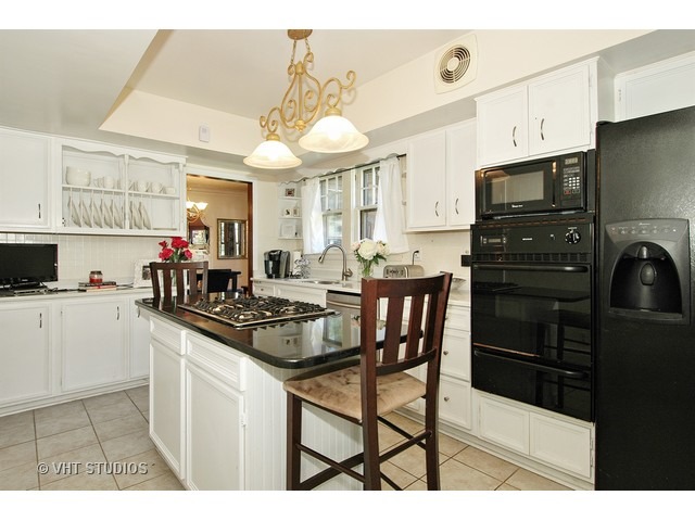 945 Prospect St, Elgin, IL 60120 photo 3
