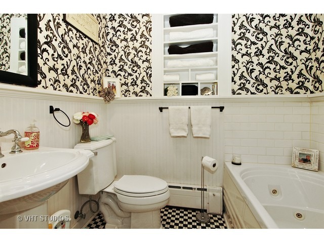 945 Prospect St, Elgin, IL 60120 photo 9