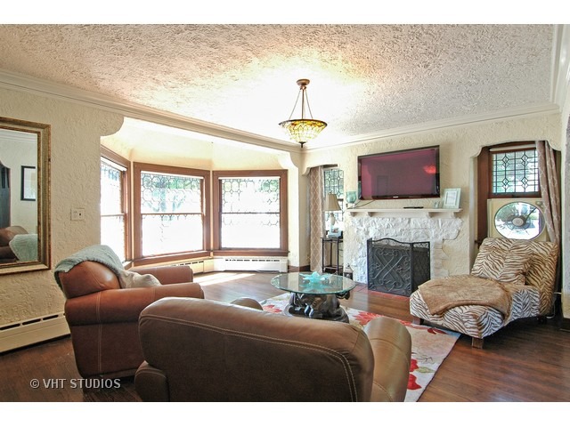 945 Prospect St, Elgin, IL 60120 photo 2