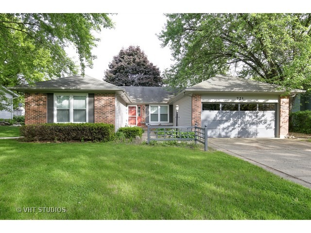 721 Evergreen Ct, Algonquin, IL 60102 photo 1