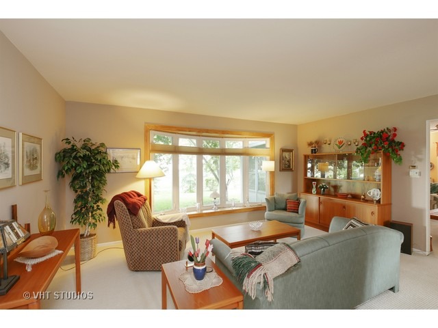 721 Evergreen Ct, Algonquin, IL 60102 photo 3