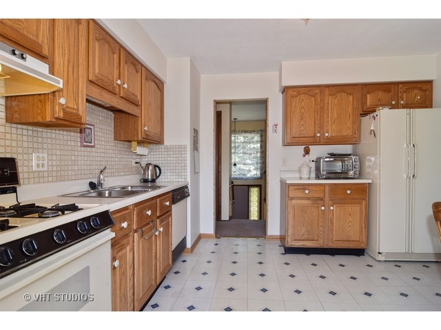300 E Walters Ln, Itasca, IL 60143 photo 2