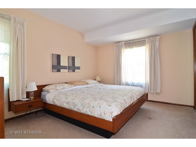 300 E Walters Ln, Itasca, IL 60143 photo 6