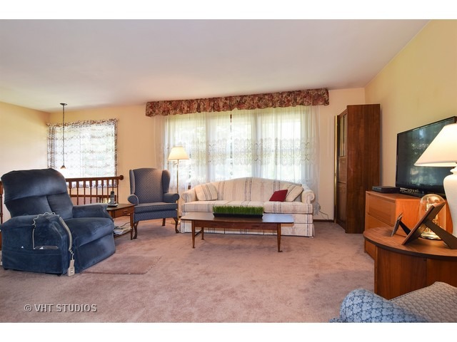 300 E Walters Ln, Itasca, IL 60143 photo 1