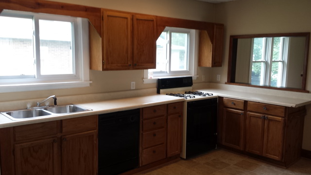417 Douglas St, Morris, IL 60450 photo 2