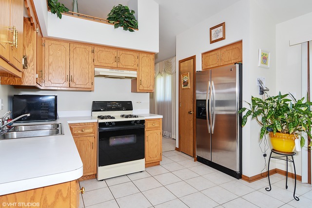 6237 Michael Ln, Matteson, IL 60443 photo 2