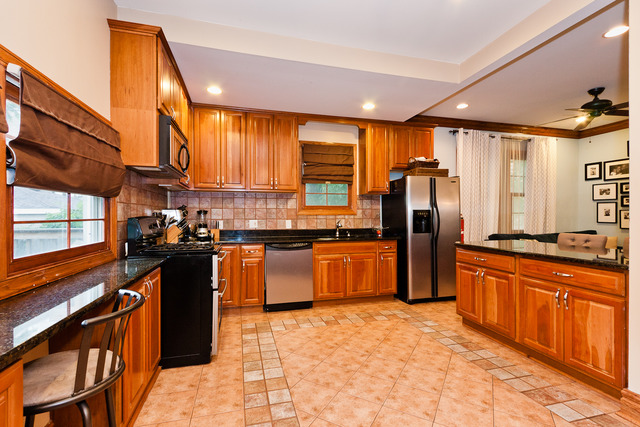 2668 E 74th St, Chicago, IL 60649 photo 4