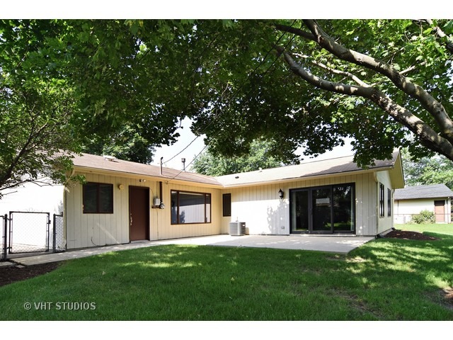 740 Maple Ln, Hoffman Estates, IL 60169 photo 15