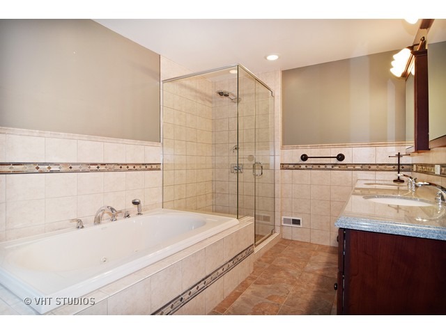 740 Maple Ln, Hoffman Estates, IL 60169 photo 9