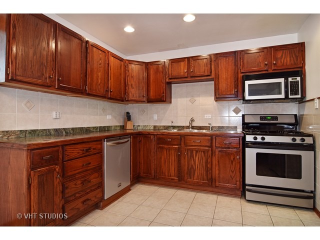 740 Maple Ln, Hoffman Estates, IL 60169 photo 4