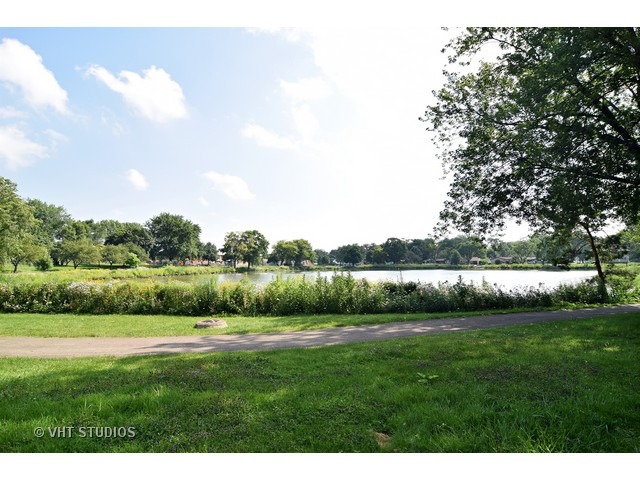 740 Maple Ln, Hoffman Estates, IL 60169 photo 14