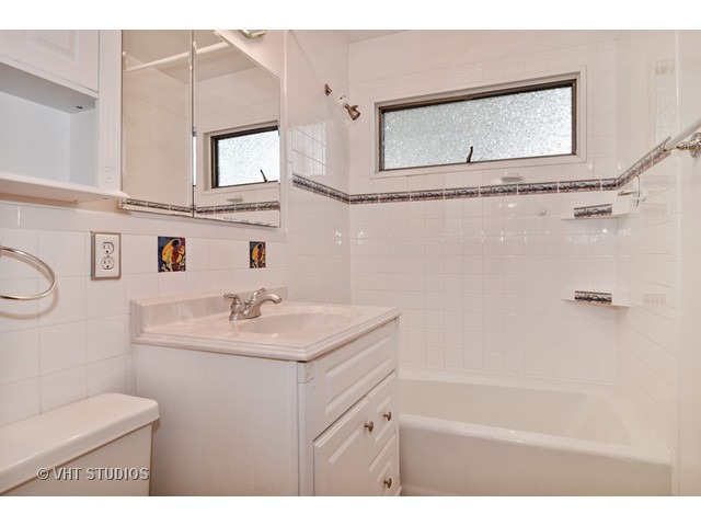 740 Maple Ln, Hoffman Estates, IL 60169 photo 12
